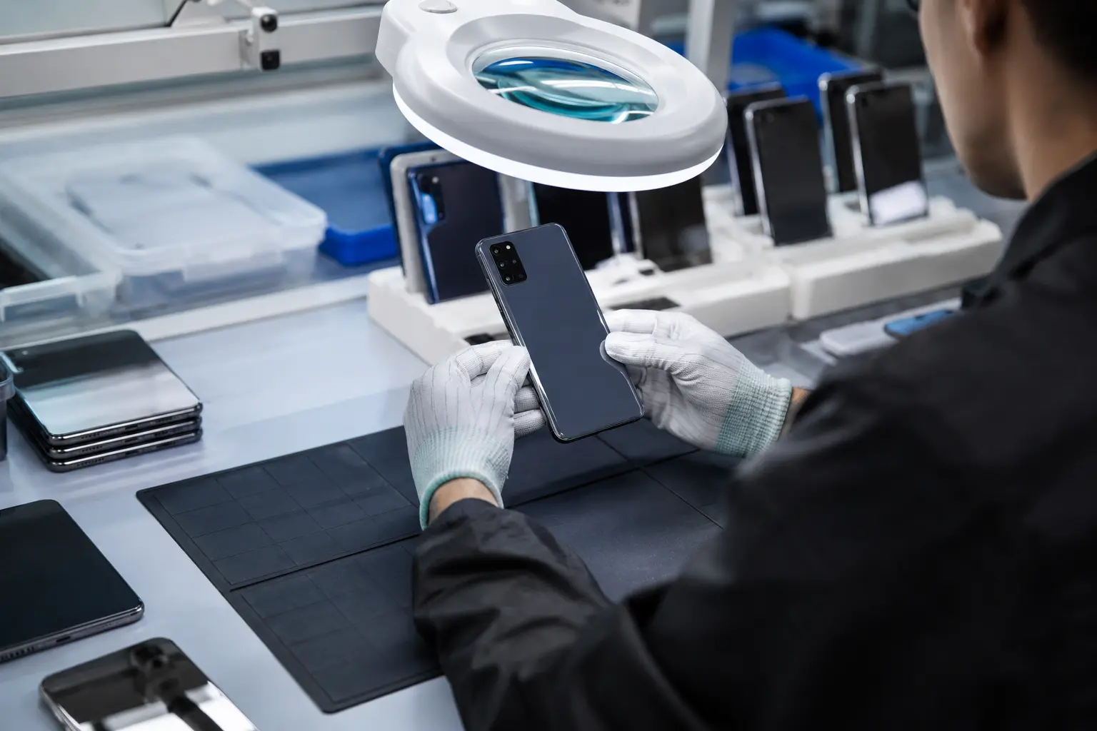 Cosmetic inspection of Samsung device under bright light